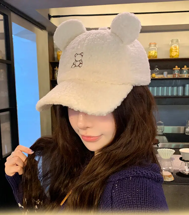 Japanese-Style Bear Cap for Women Warm Duckbill Cap — feature 1