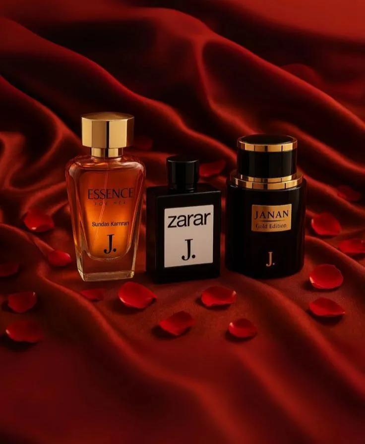 Premium 3-Piece Perfume Set for Men & Women
- Long-lasting fragrance up to 12 hours
- Sweat-resistant formula for all-day comfort
- Stylish black and gold packaging
- Durable glass bottles with secure caps
- Refreshing citrus scent perfect for Pakistani weather
- Ideal for both men and women (unisex)