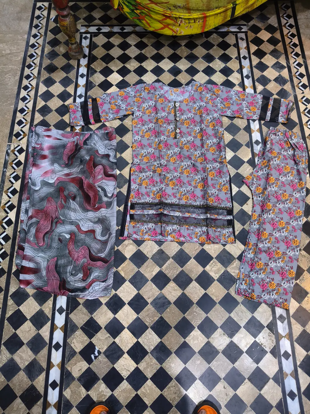 3 Pcs Women's Stitched Fancy Tissue Work Printed Suit
