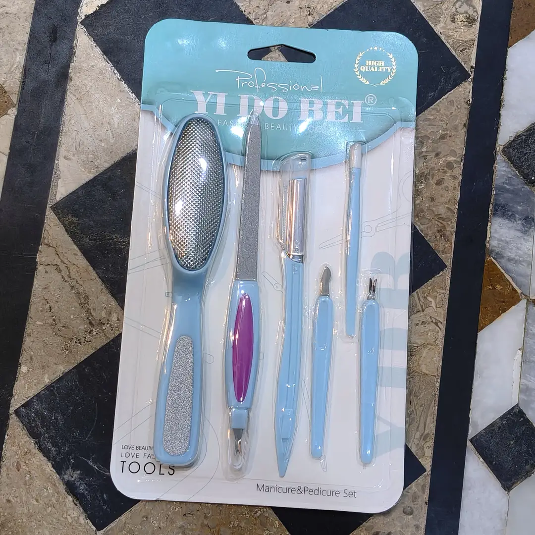 6 Piece Manicure Pedicure Kit Set