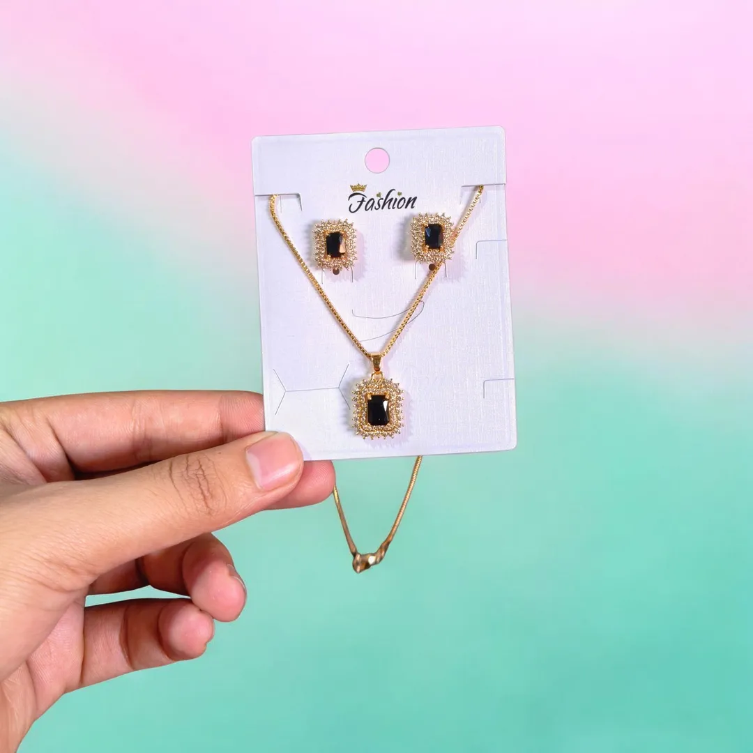 Women Funky Gold Plated Crystal Pendant Set