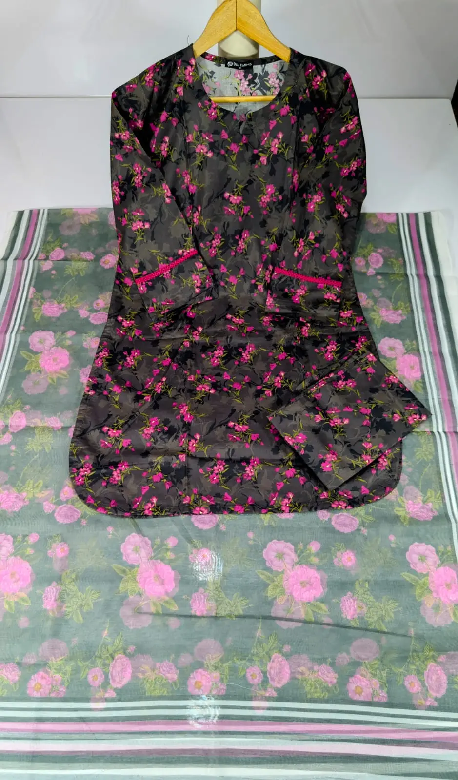 3 Pcs Women's Stitched Lawn Digital Print Suit
