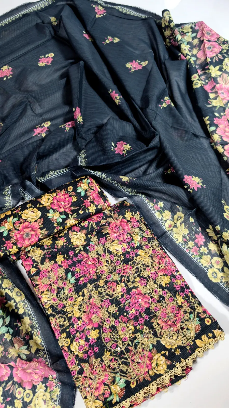 3 Pcs Women's Stitched Lawn Embroidered Suit