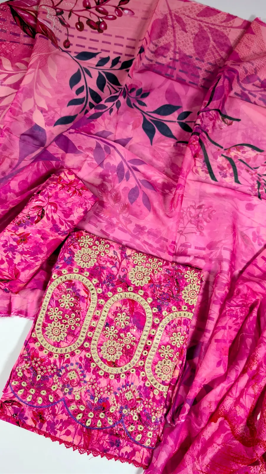3 Pcs Women's Stitched Lawn Embroidered Suit
