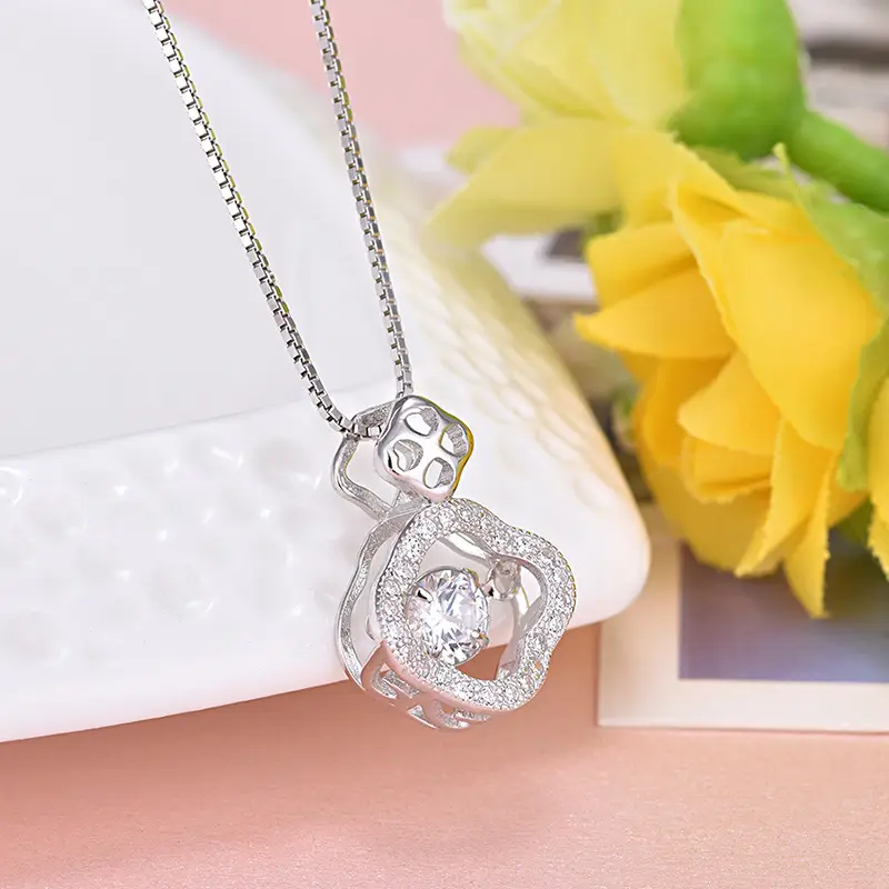 925 Silver Four-Leaf Clover Pendant with Micro Diamonds
