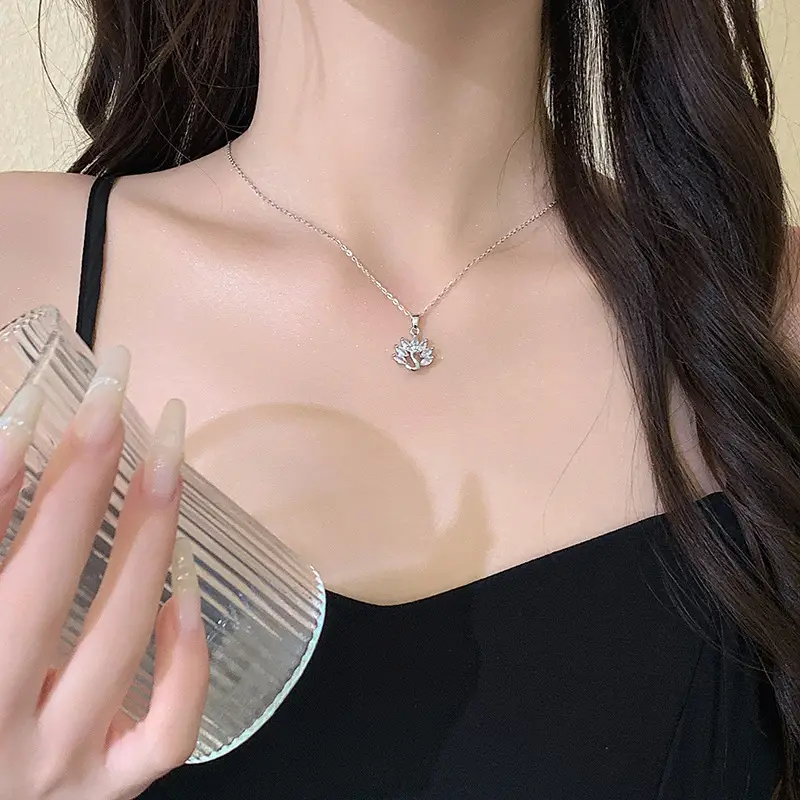 Summer Pearl Necklace Women Luxury Clavicle Chain