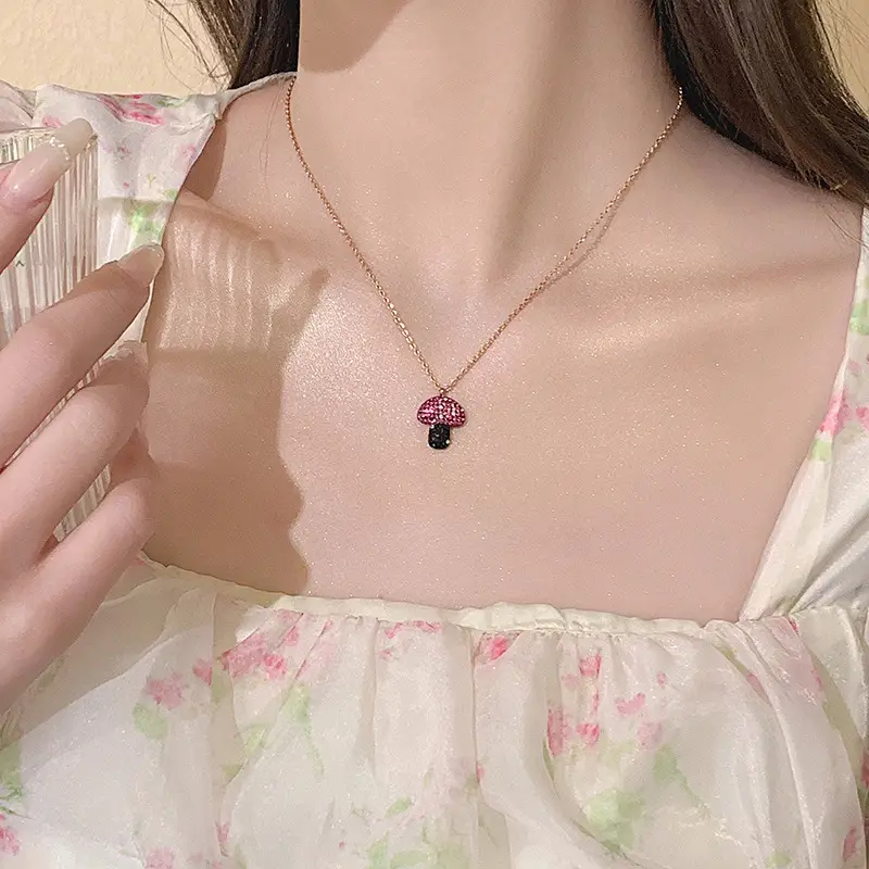 Summer Pearl Necklace Women Luxury Clavicle Chain