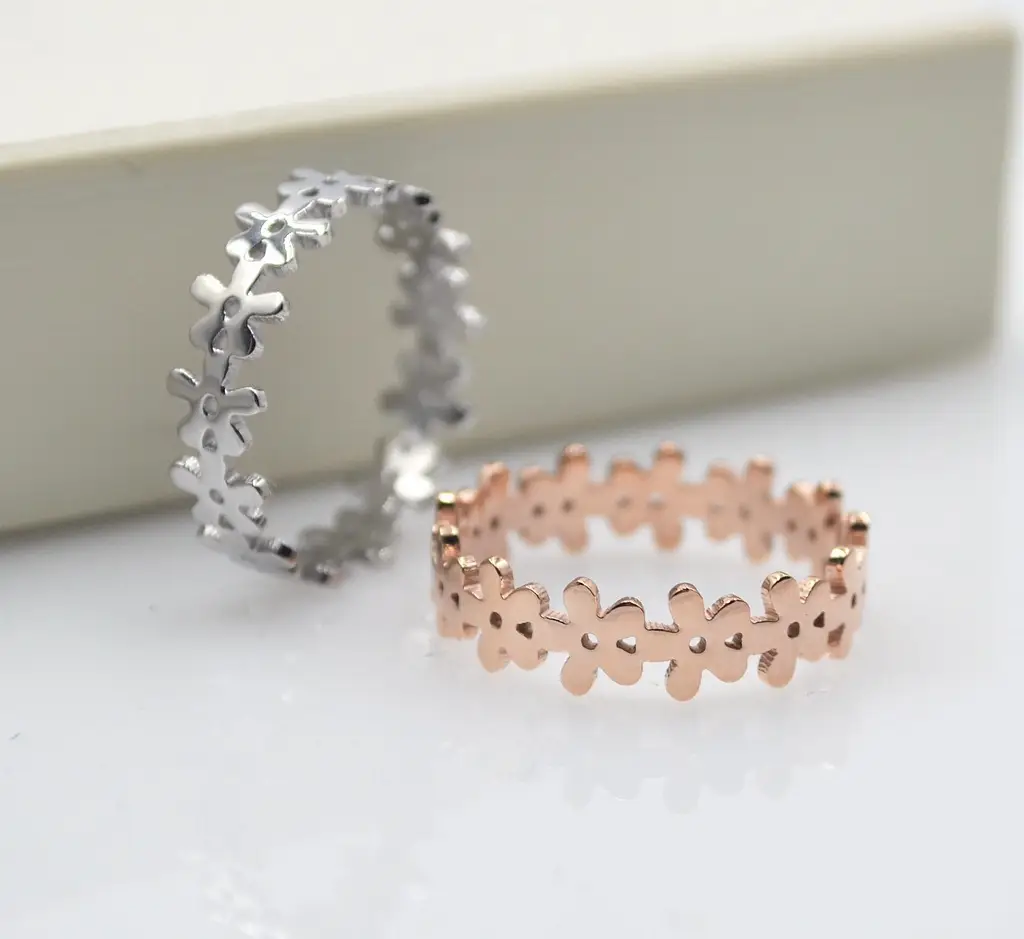 Rose Gold Flower Ring Set for Women Lightweight Daily Wear