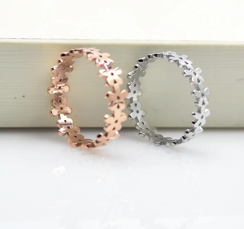 Rose Gold Flower Ring Set for Women Lightweight Daily Wear