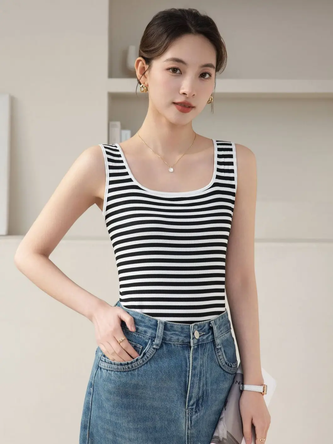 Women Striped Sleeveless Vest U-Neck Black White