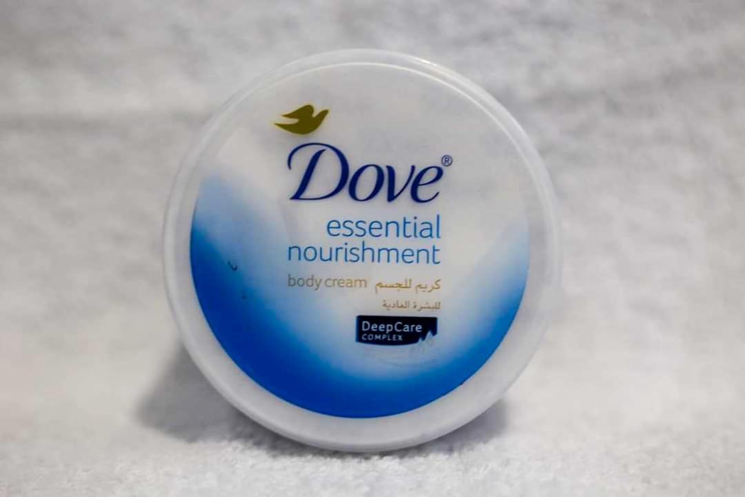 Dove Essential Nourishment Body Cream 300ml for Dry Skin