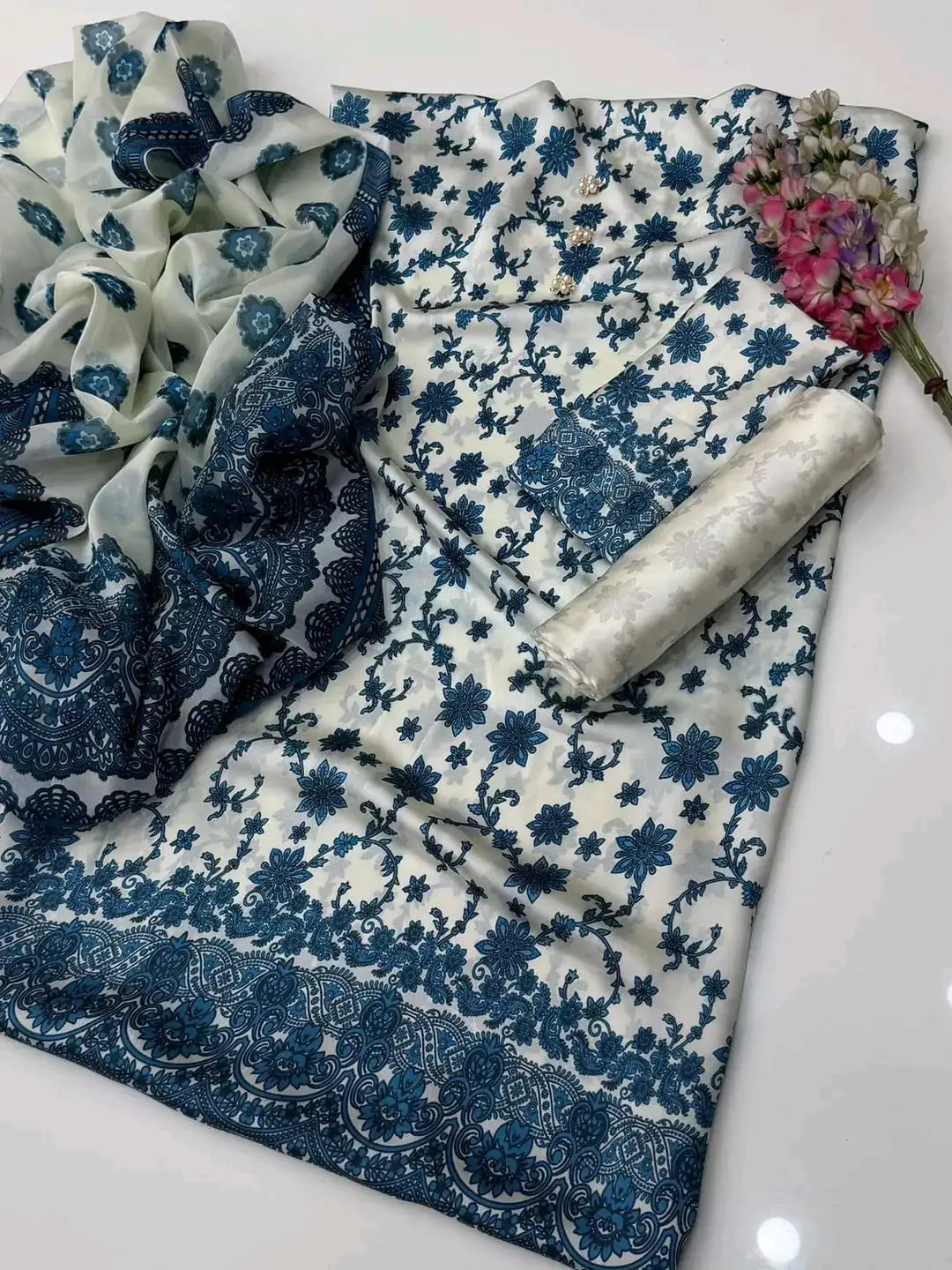 3 Pcs Women's Unstitched Printed Suit