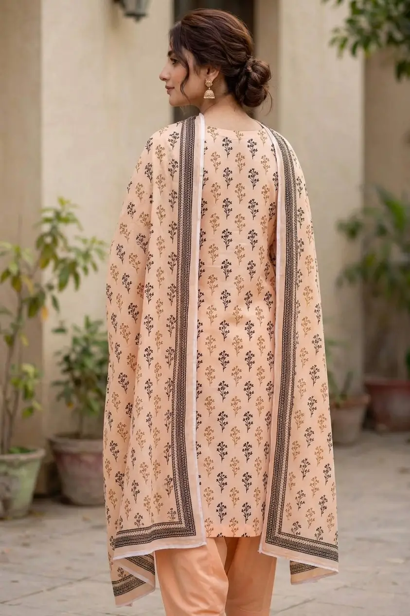 Stylish 3 Pcs Women's Unstitched Lawn Digital Print Suit