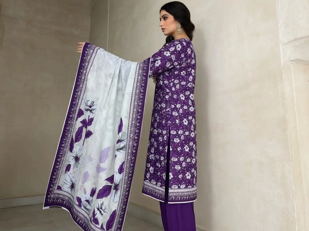 Stylish 3 Pcs Women's Unstitched Lawn Digital Print Suit