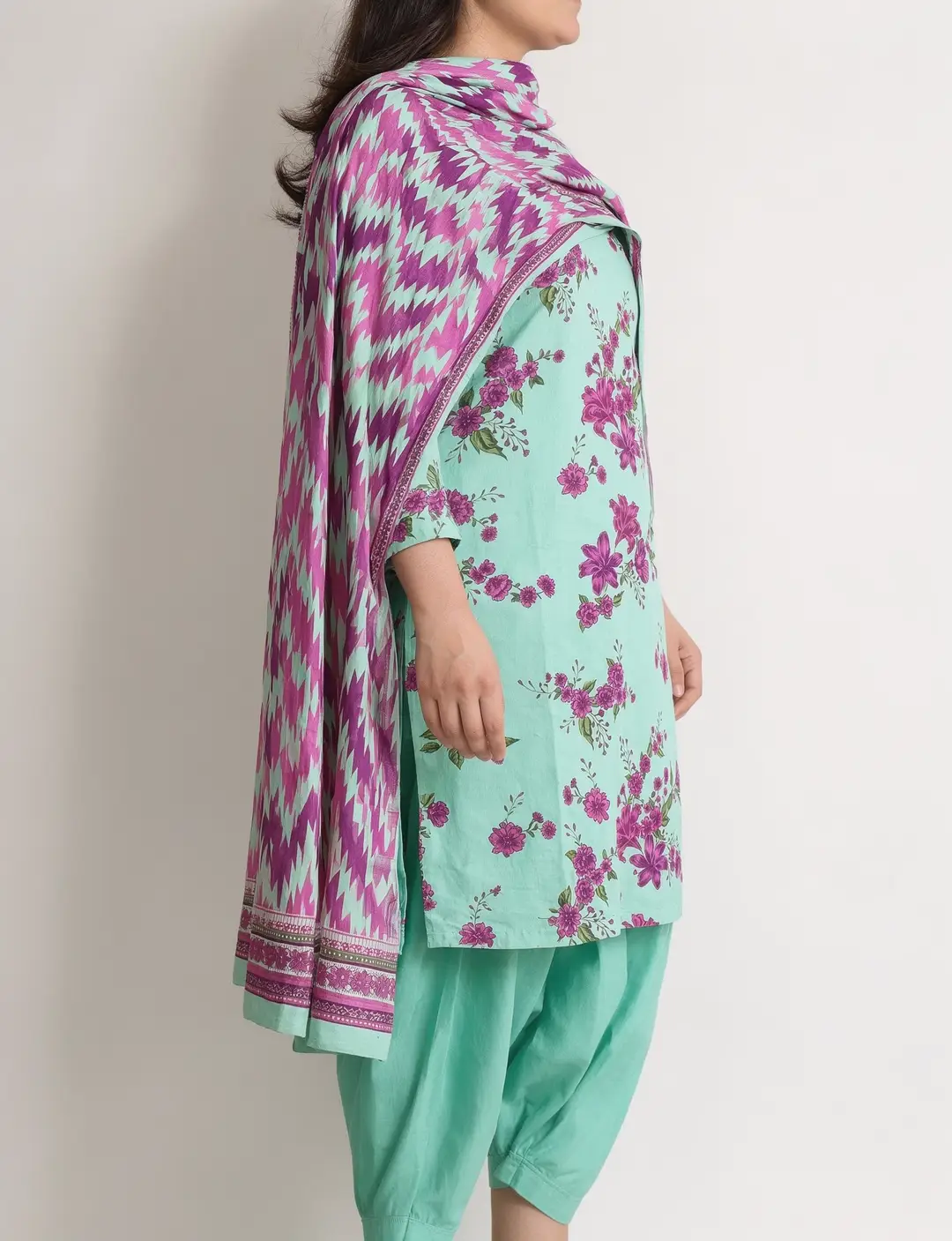 Stylish 3 Pcs Women's Unstitched Lawn Digital Print Suit