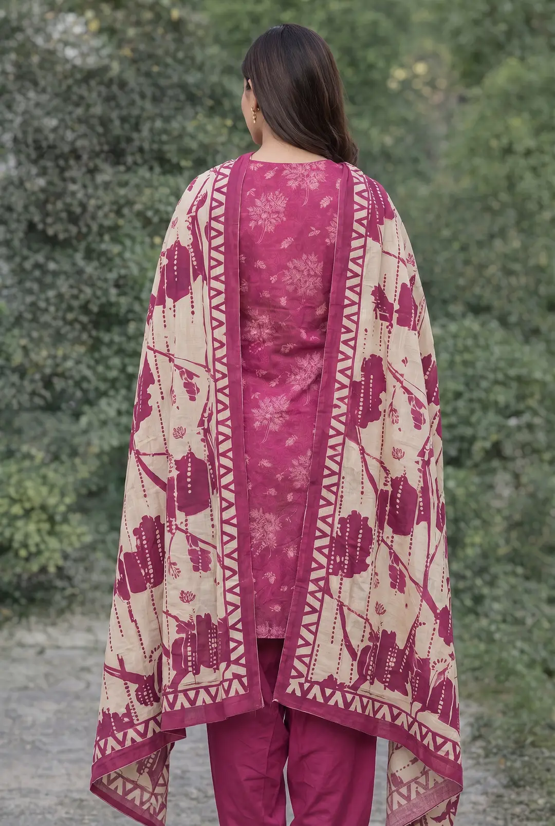 Stylish 3 Pcs Women's Unstitched Lawn Digital Print Suit
