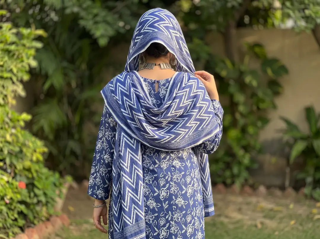 Stylish 3 Pcs Women's Unstitched Lawn Digital Print Suit