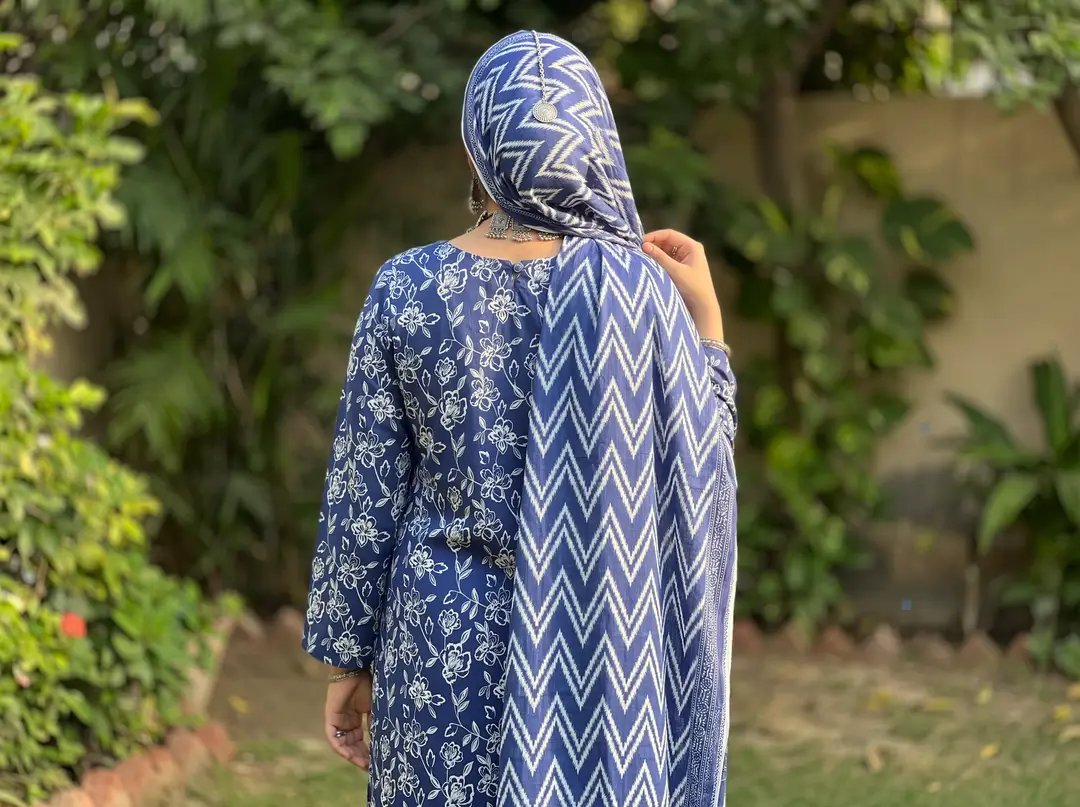 Stylish 3 Pcs Women's Unstitched Lawn Digital Print Suit