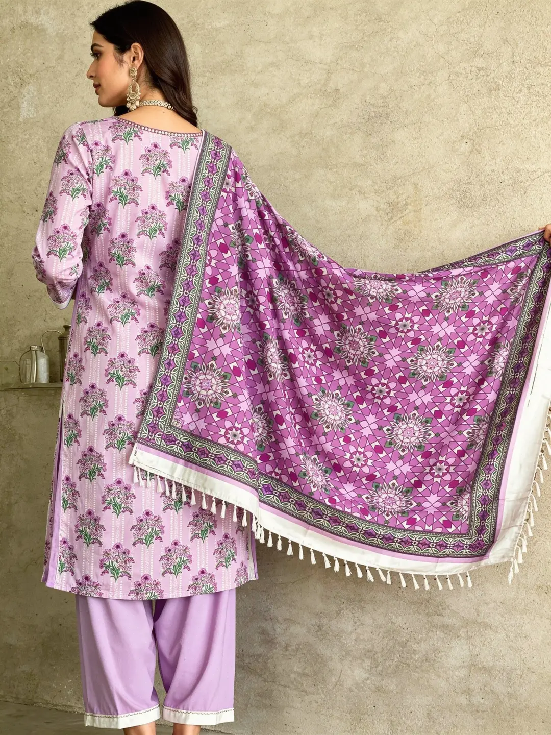 Stylish 3 Pcs Women's Unstitched Lawn Digital Print Suit