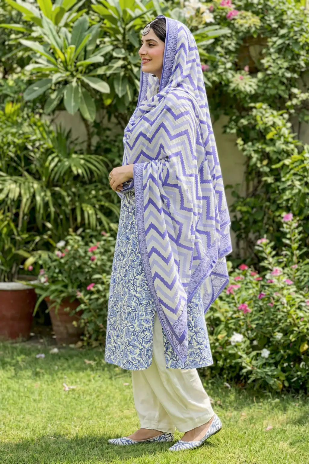 Stylish 3 Pcs Women's Unstitched Lawn Digital Print Suit