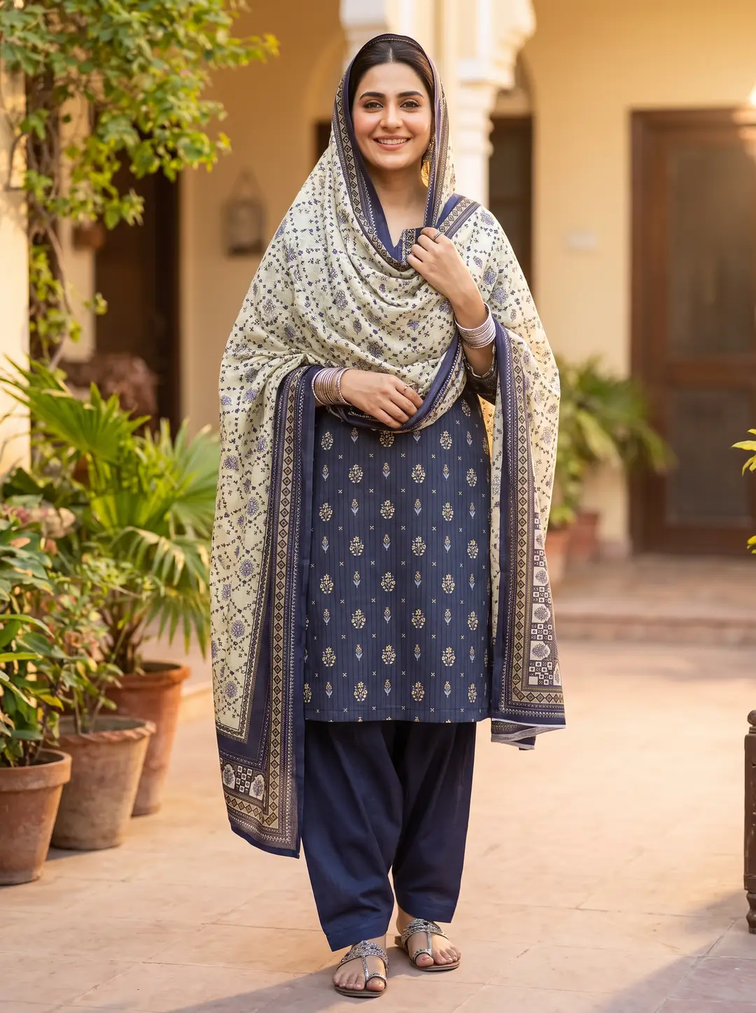 Stylish 3 Pcs Women's Unstitched Khaddar Digital Print Suit