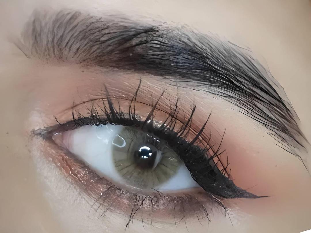 Bi-Weekly Green Lenses for Dark Eyes Pakistan