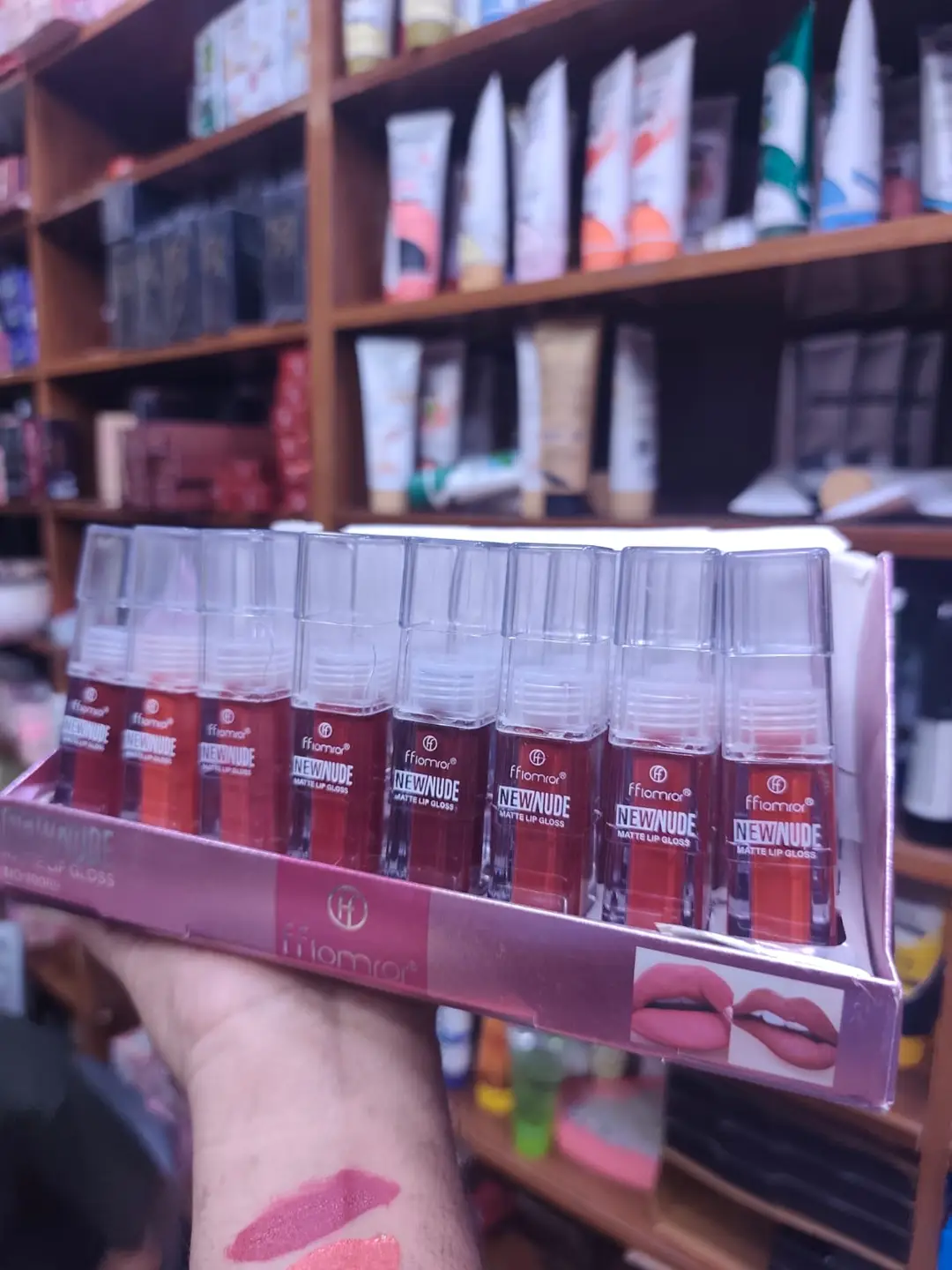 Bold Coverage Lip Gloss 200 g -8 Pcs