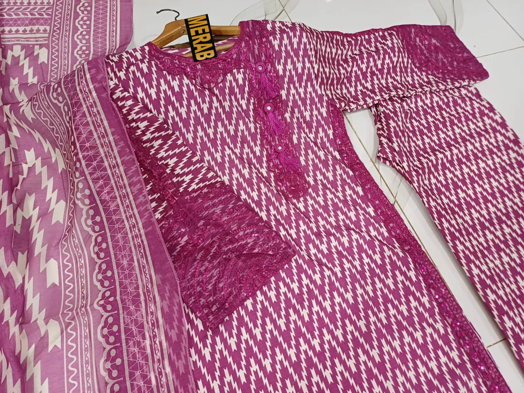 3 Pcs Women's Stitched Dobby Lawn Printed Suit