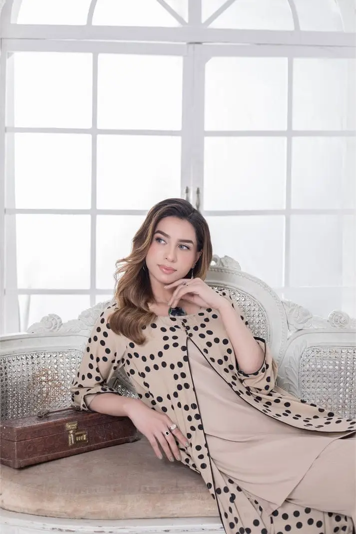 3 Pcs Women's Stitched Arabic Lawn Printed Suit