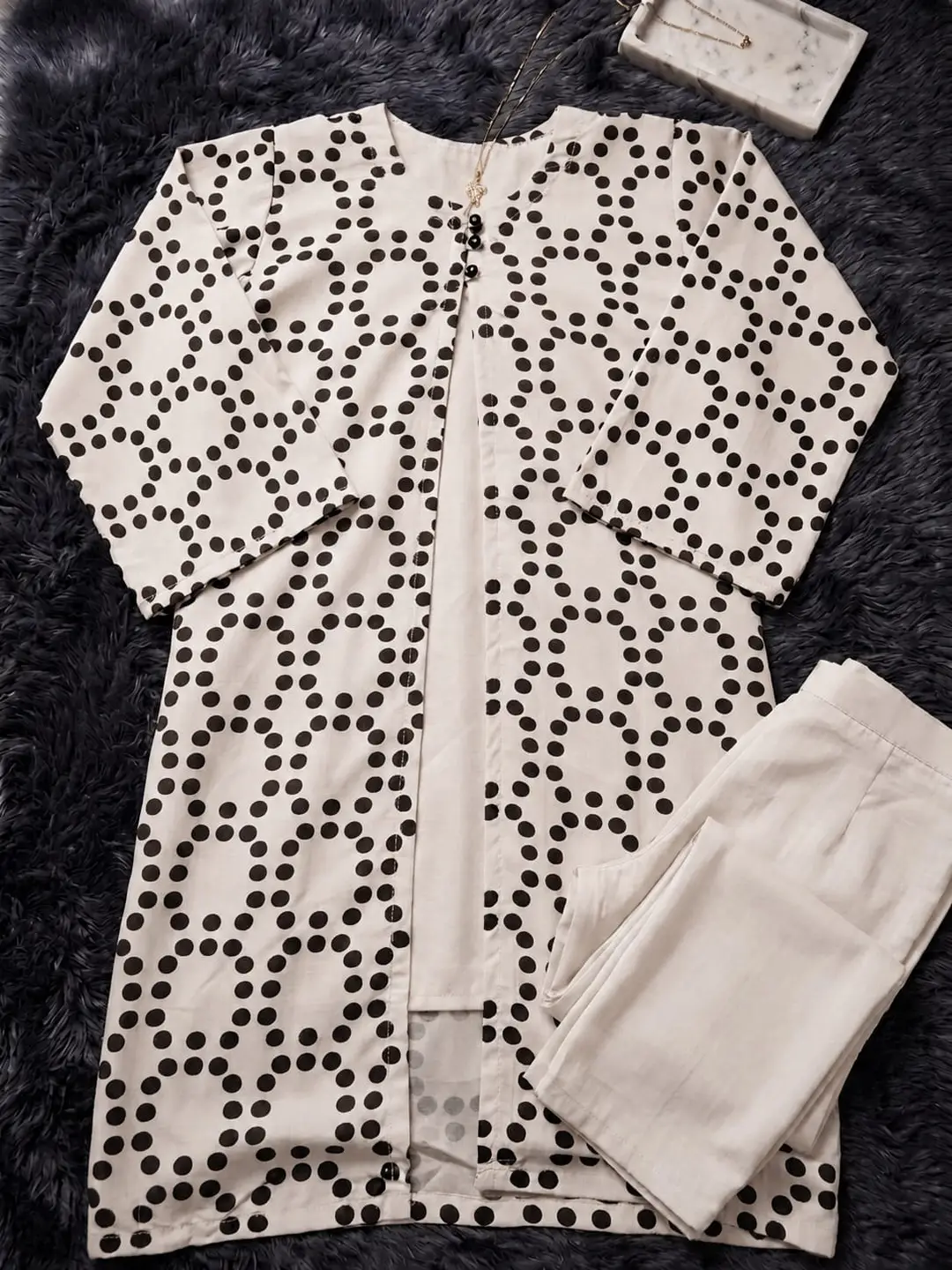 3 Pcs Women's Stitched Arabic Lawn Printed Suit