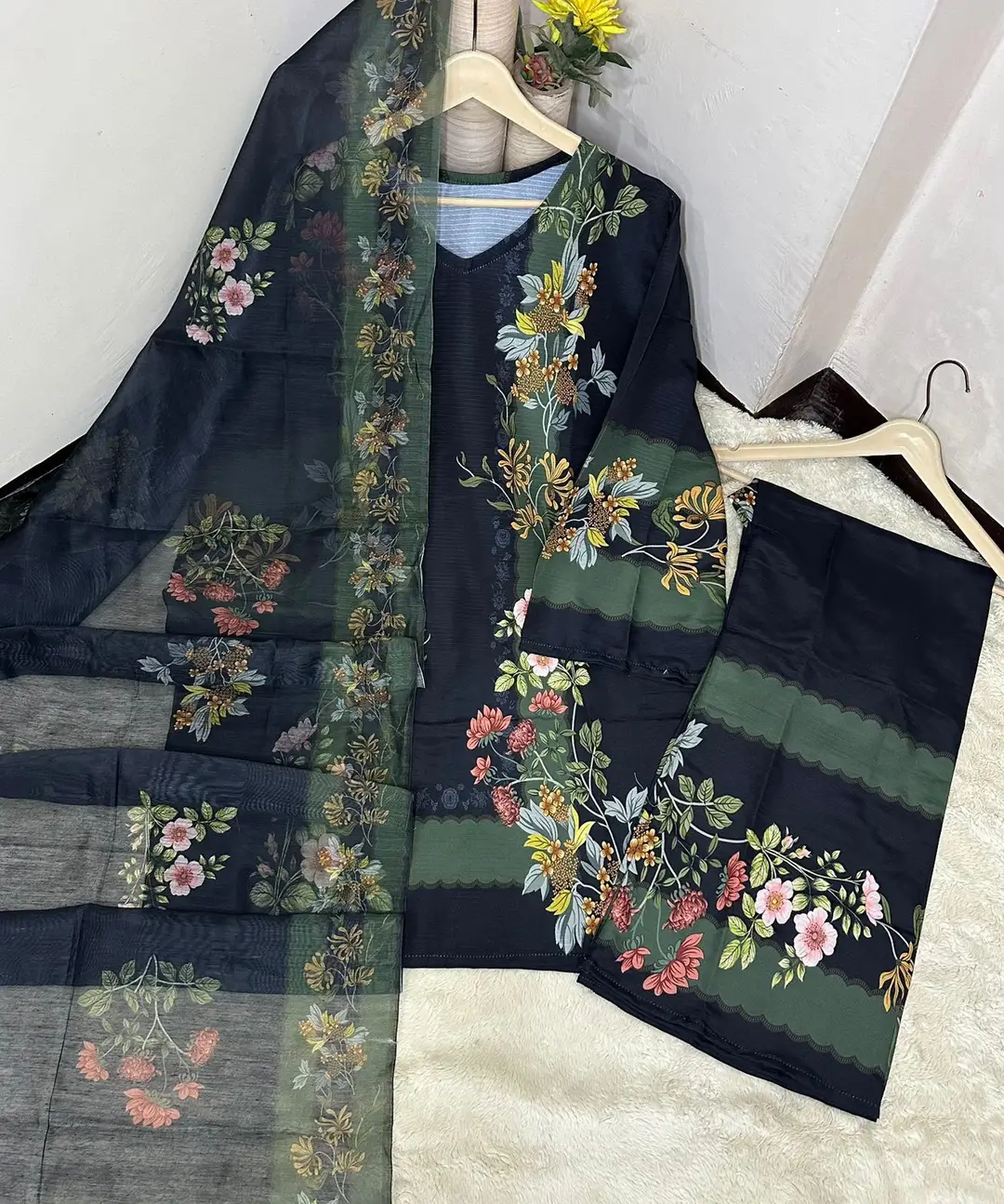 3 Pcs Women's Stitched Dobby Lawn Printed Suit