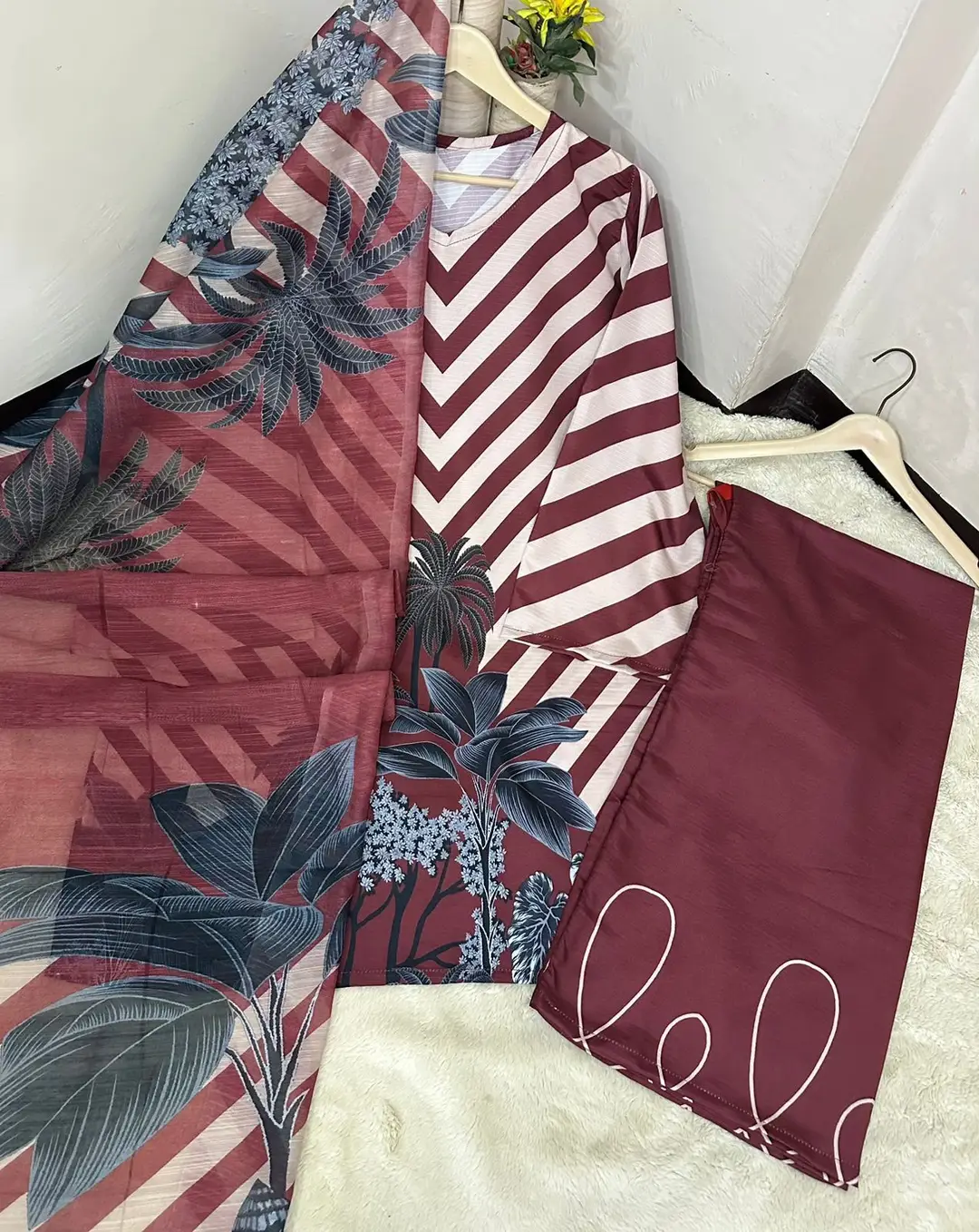 3 Pcs Women's Stitched Dobby Lawn Printed Suit