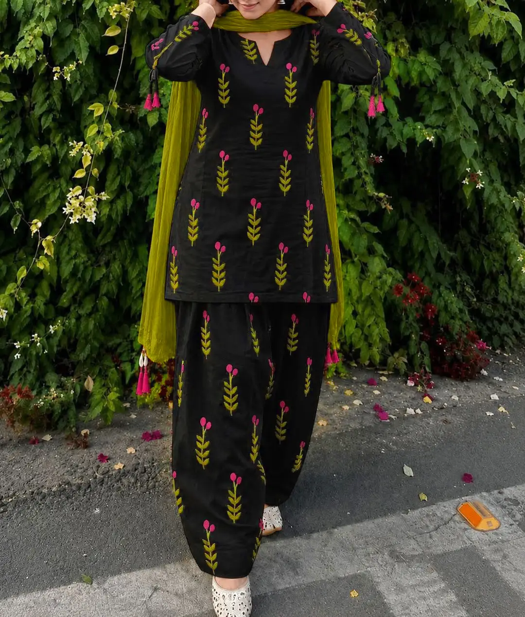 3 Pcs Women's Stitched Dobby Lawn Printed Suit