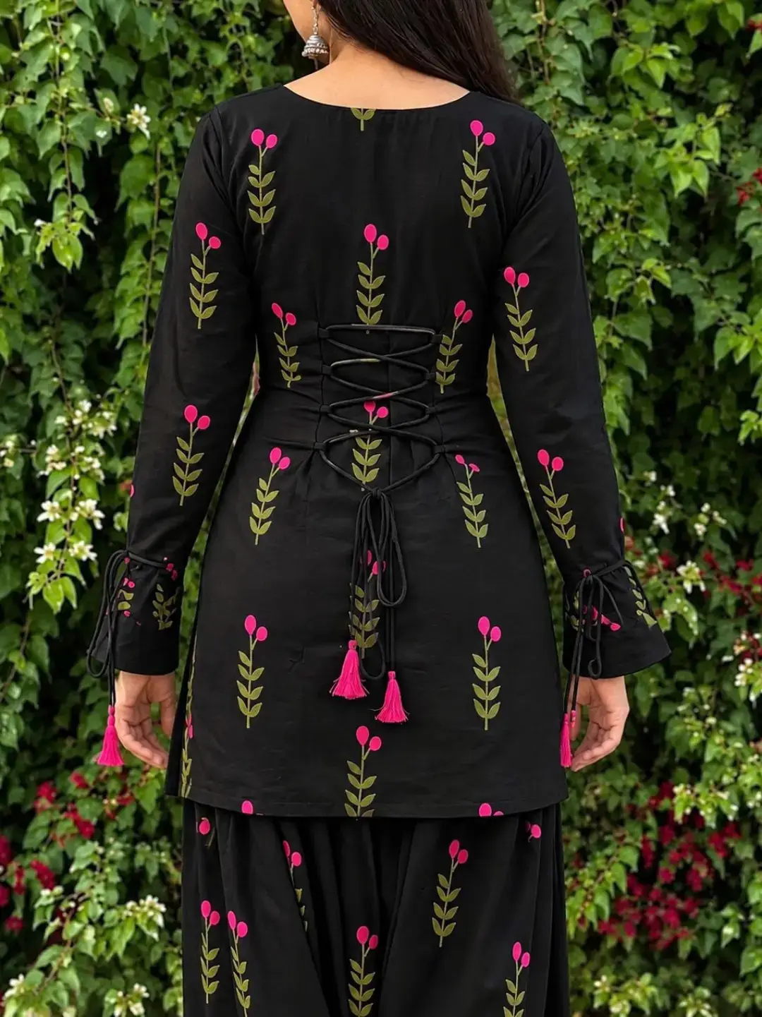 3 Pcs Women's Stitched Dobby Lawn Printed Suit