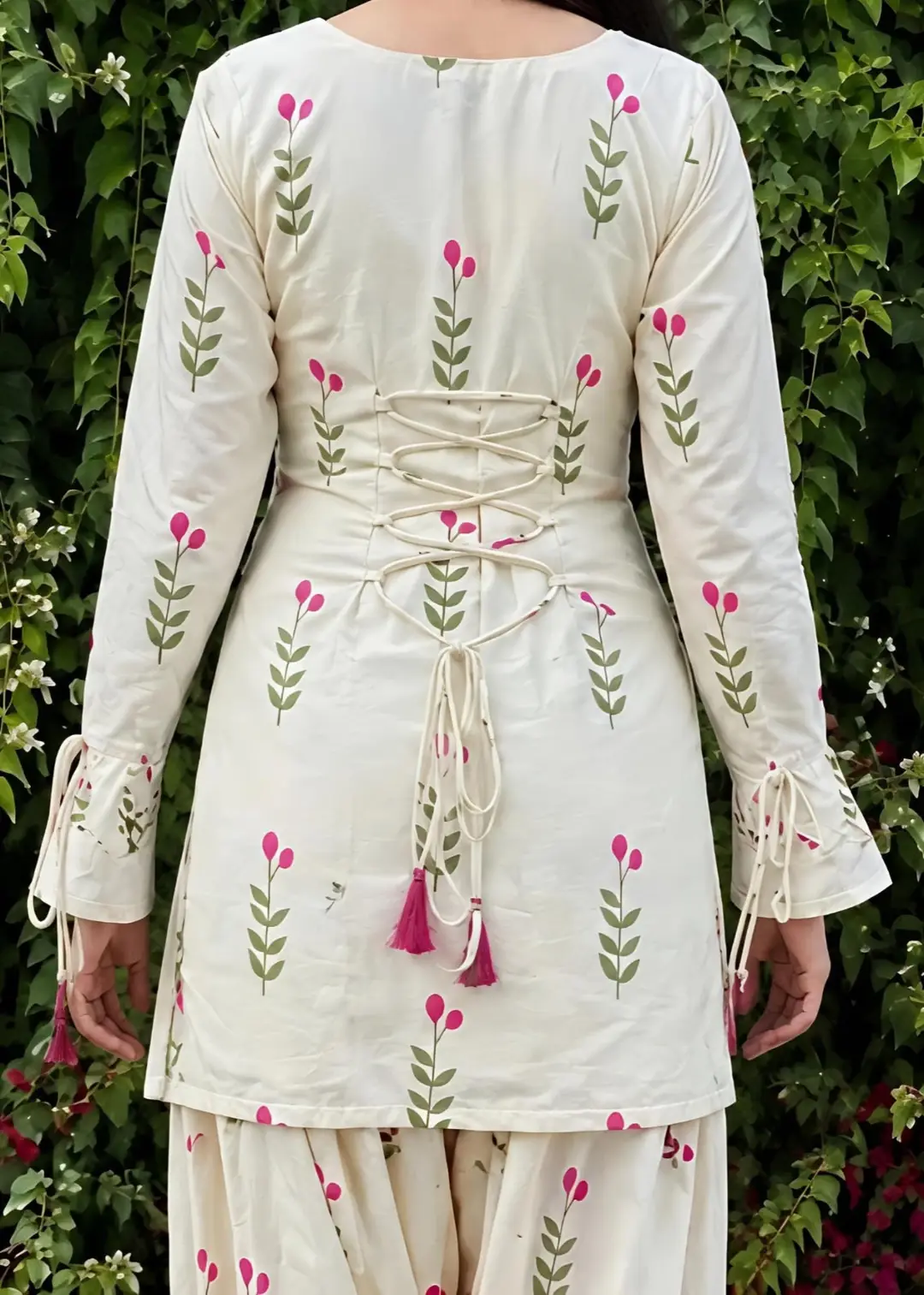 3 Pcs Women's Stitched Dobby Lawn Printed Suit
