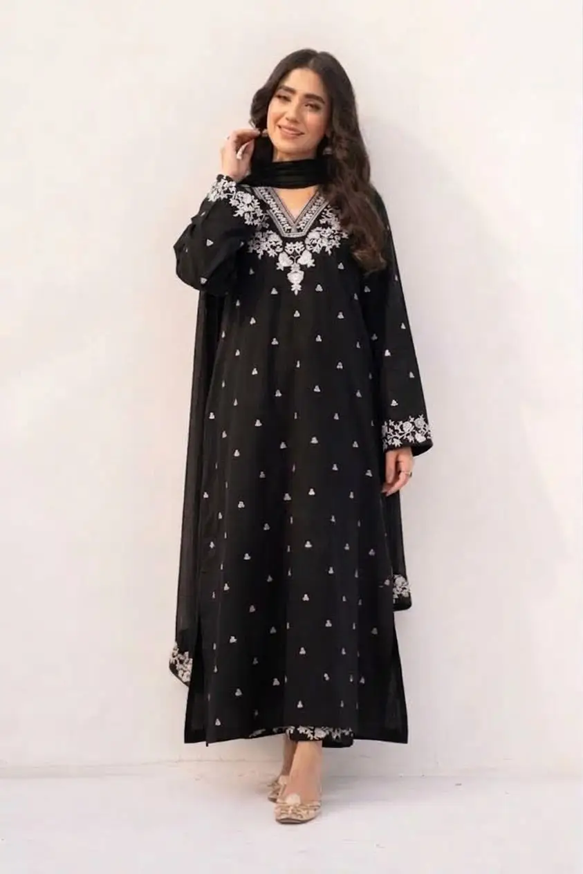 3 Pcs Women's Unstitched Embroidered Suit
