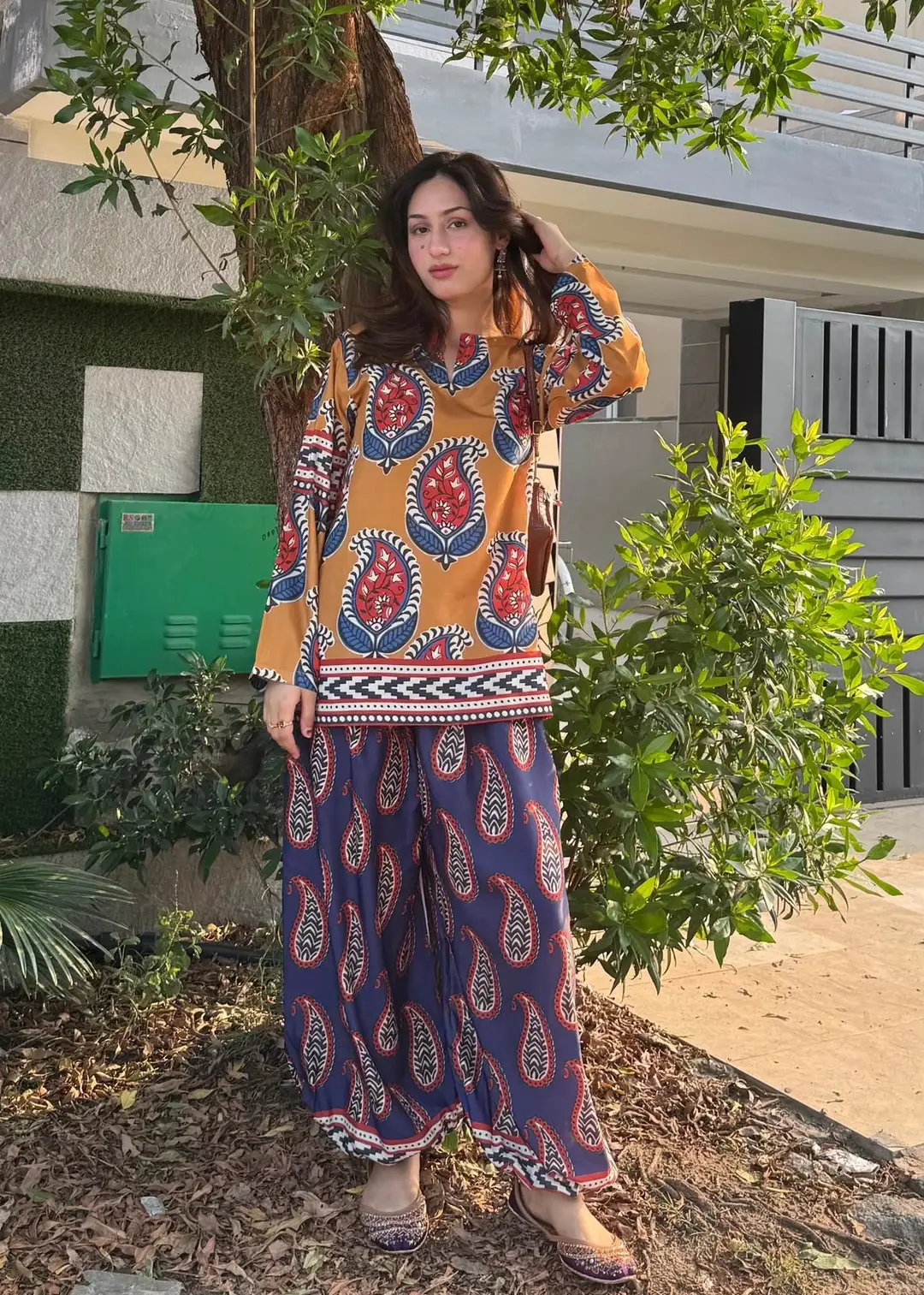 2 Pcs Women's Stitched Doria lawn Printed cord-set with Farshi trouser
