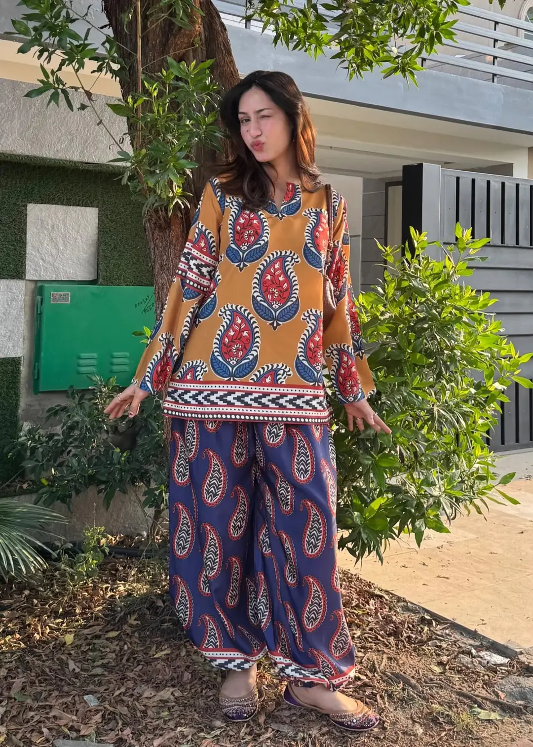 2 Pcs Women's Stitched Doria lawn Printed cord-set with Farshi trouser