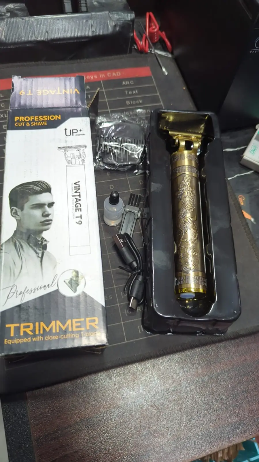 Easy-To-Clean Design Men's Hair Trimmer