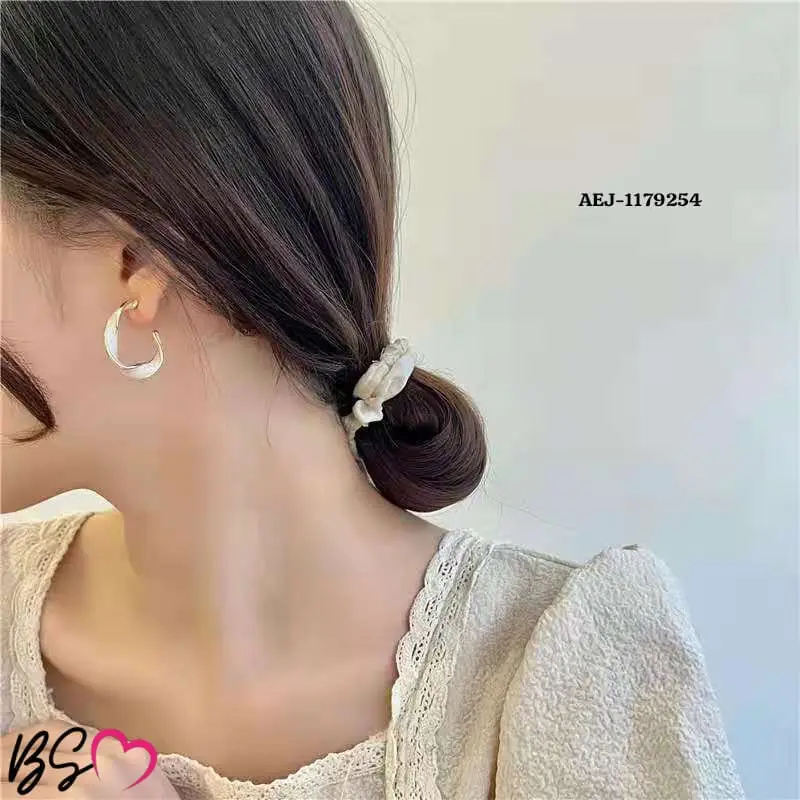 Twisted Trending Hoops