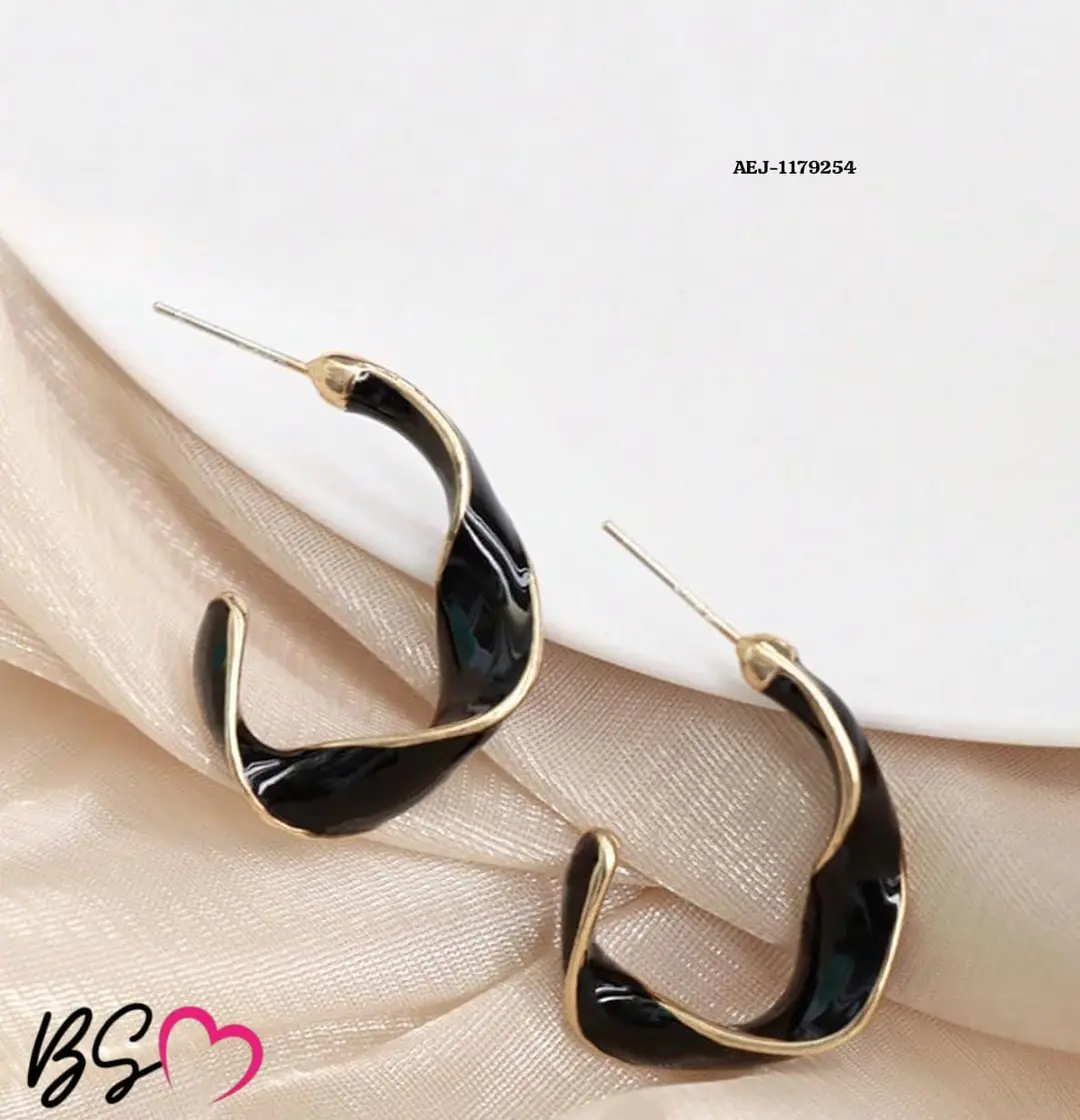 Twisted Trending Hoops