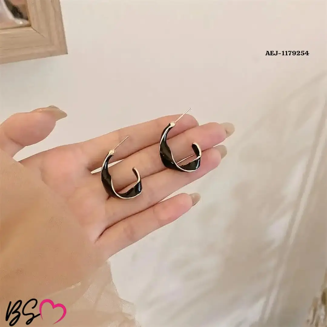Twisted Trending Hoops