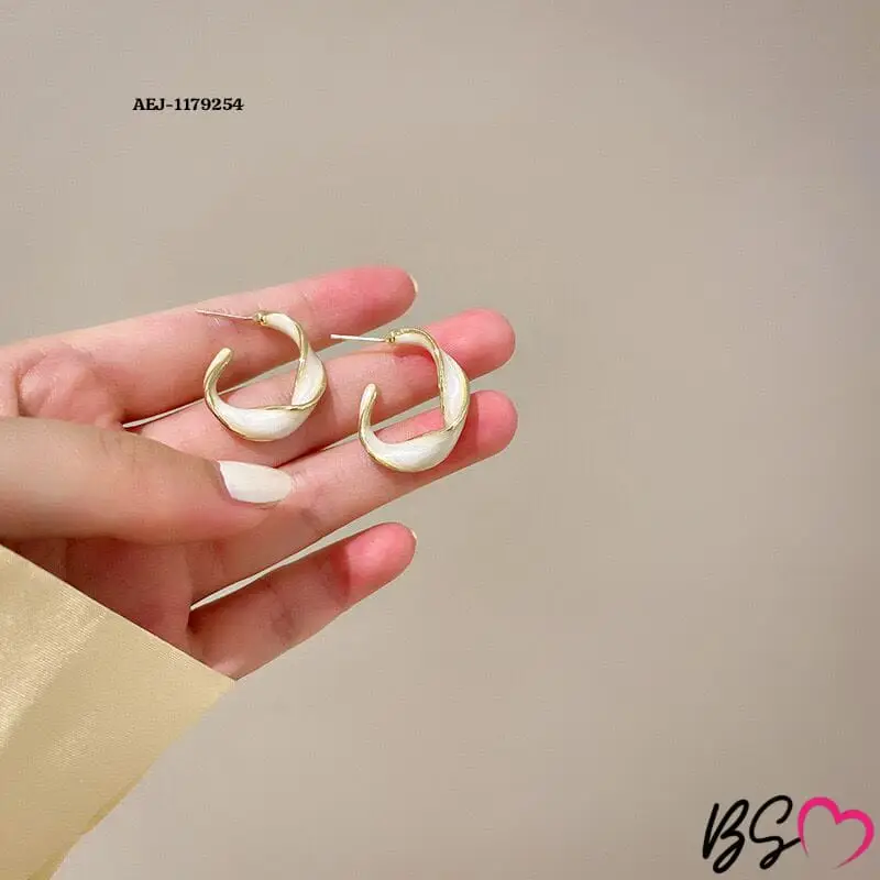 Twisted Trending Hoops