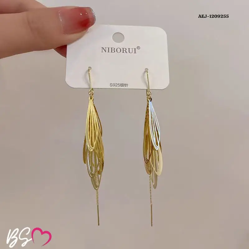 Leaf Design Dangling Earrings