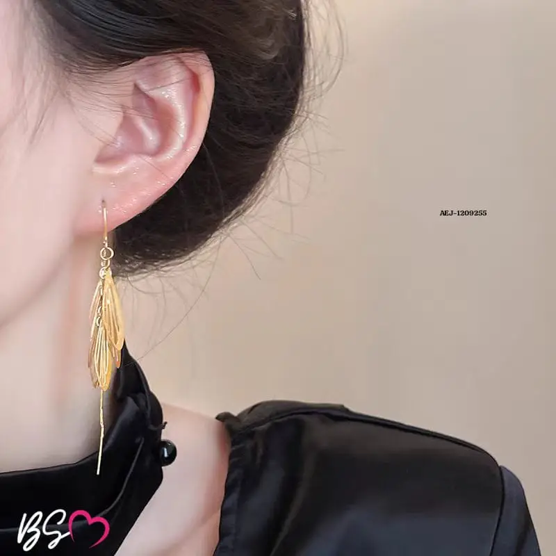 Leaf Design Dangling Earrings