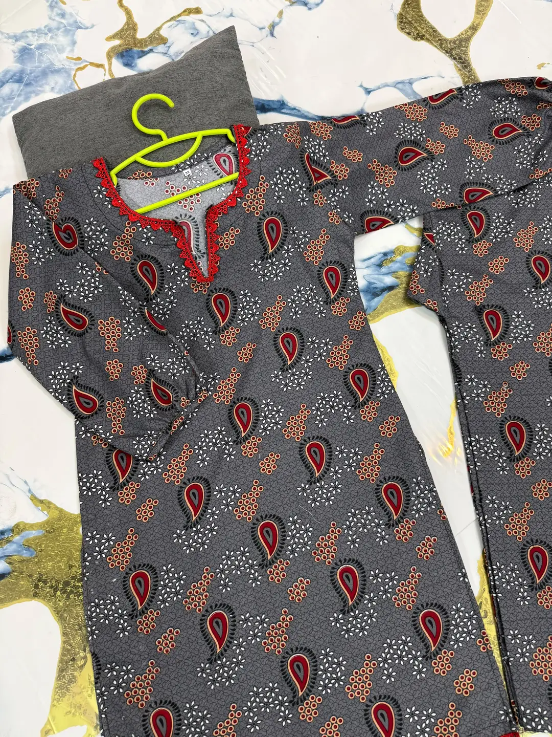 2 Pcs Girl's Cotton Printed Kurta And Trouser