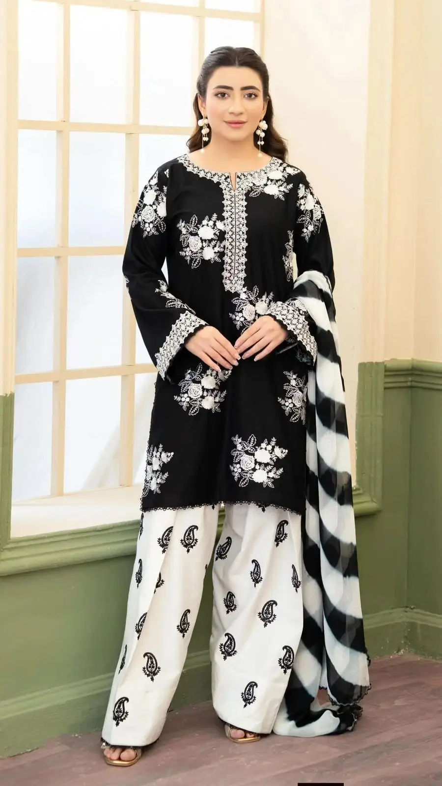 3 Pcs Women's Unstitched Embroidered Suit