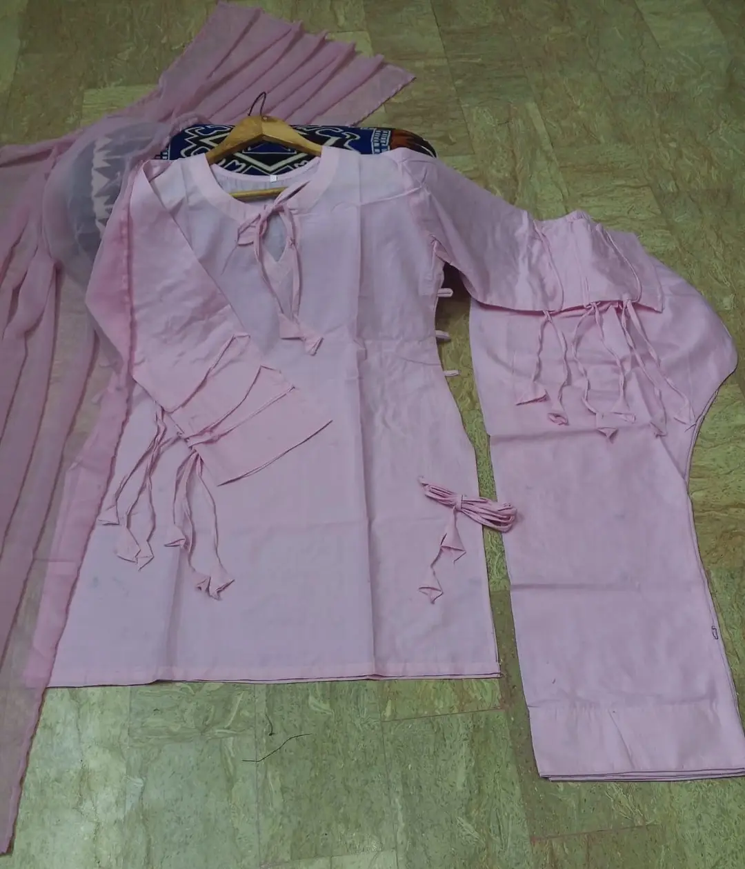 3 Pcs Women's Stitched Cotton Lawn Plain Suit