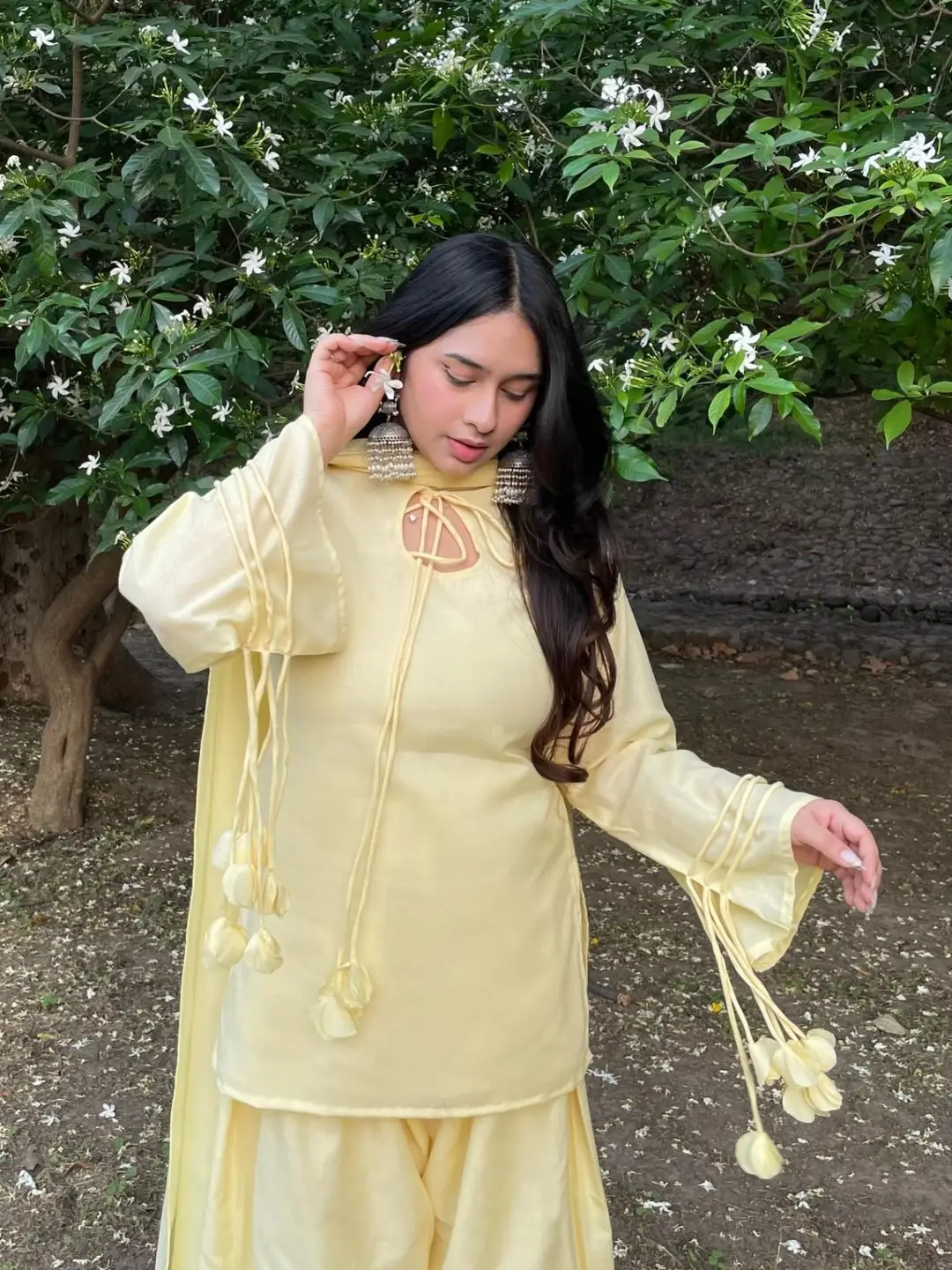 3 Pcs Women's Stitched Cotton Lawn Plain Suit