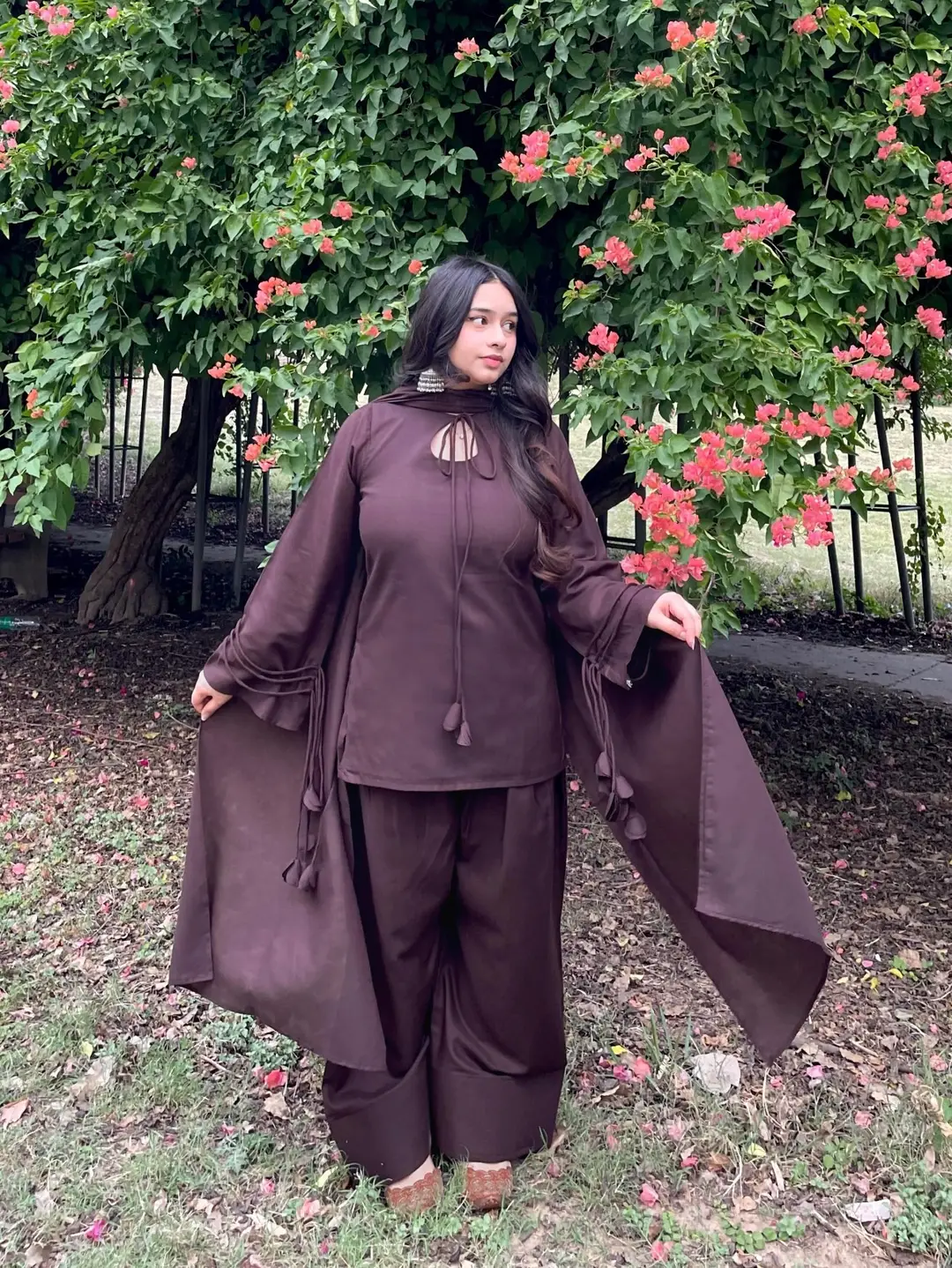 3 Pcs Women's Stitched Cotton Lawn Plain Suit
